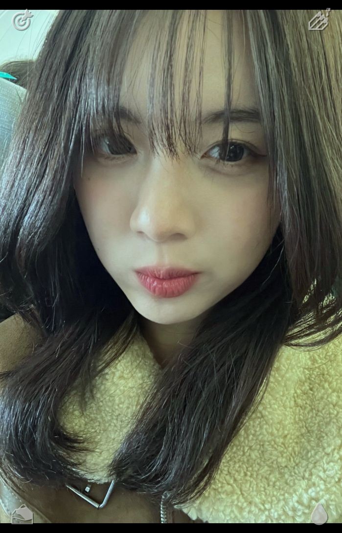 red5103's tweet photo. ☔Fish soup Soup, it all began at the lily pond, from where I stroll over to the rose garden. There, the roses are blossoming beautifully, their petals vivid and lush. I pause to take in a crimson rose, its petals smooth and plush, tracing my fingertip along its outline. Nearby, https://t.co/K3uElozt4c