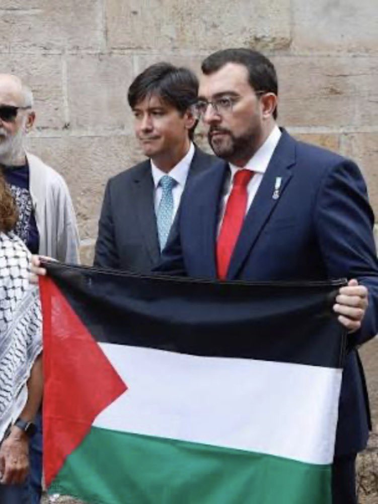 Pelayoastur2's tweet photo. ✅ Los asturianos con Ceuta.
🟥 Adrián Barbón, su Gobierno y el PSOE con Palestina.

Diferencia de la ciudadanía y sus gobernantes.

Todos a las plazas de los ayuntamientos a las 20:00. https://t.co/lOeDYMFVvO