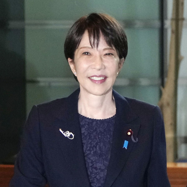 YONAOSHIIKKI1's tweet photo. 打算の女王高市早苗

沖縄知事選には敗北の危険性がある内は決して
現地入りしない

何故なら、敗北の責任がクローズアップするからだ
打算、権力、金で動いて来た人生の高市 https://t.co/49CIQwsmuA
