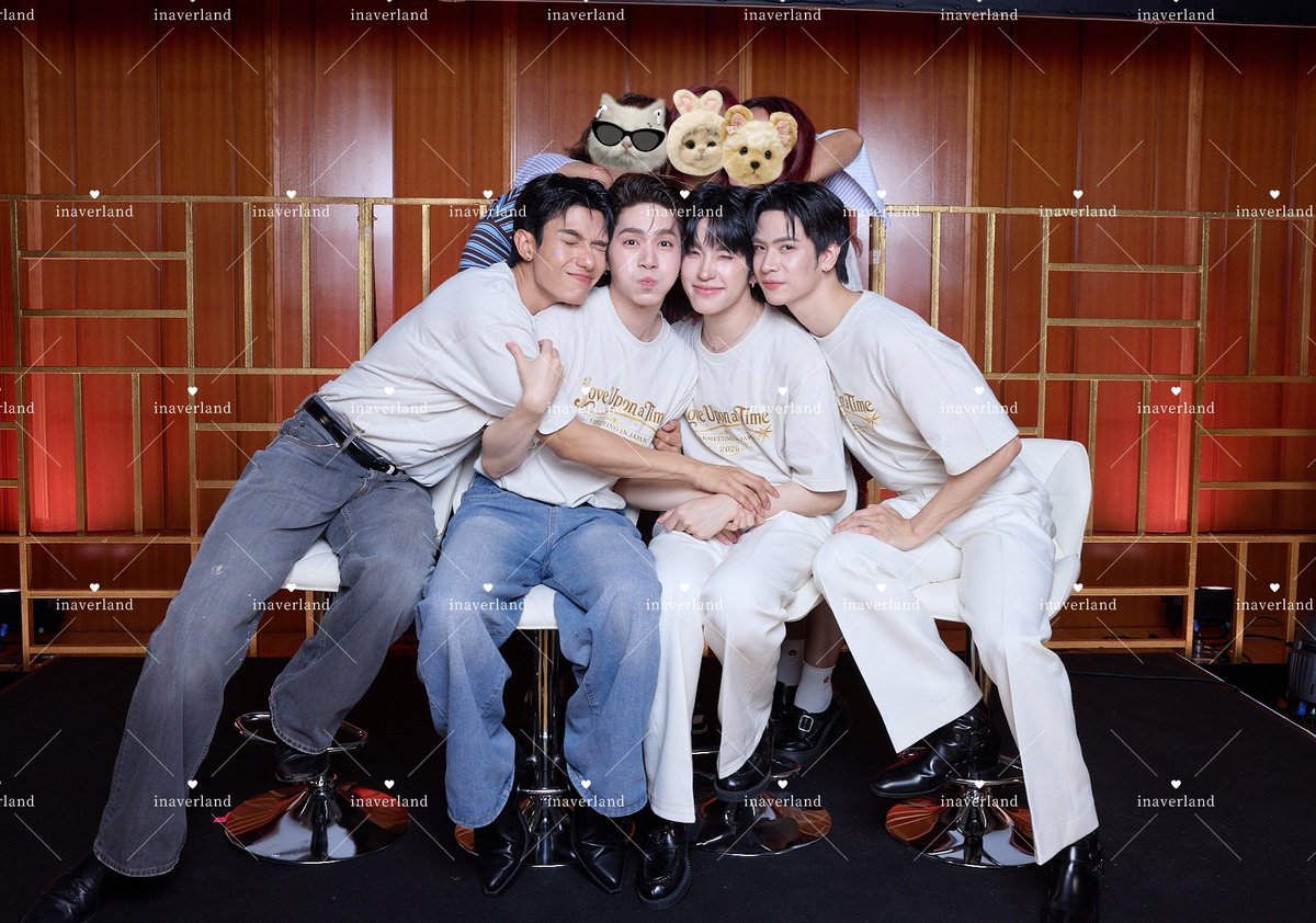 iNaverLand's tweet photo. Photo group 4:3
💭 เดี๋ยวจุ่มแก้มกันนะ
น้องเน็ต : ได้อ่อพี่

...... ไม่ คือ เน็ตฟังก่อน หมายถึงพวกเธอจุ่มกันเอง แล้วพี่ก็จะจุ่มกันเองด้วย เธอจะมาจุ่มกับพี่ได้ยังไงล่ะ โอ้ยยยยย น้อนนนนนน  🤣🤣 https://t.co/hNduf30Pzr
