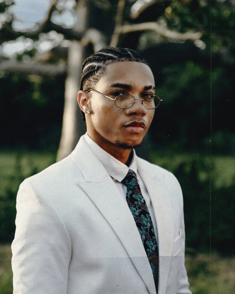 Charts_Ghana's tweet photo. 🚨 OFFICIAL 💥 

@KiDiMusic has surpassed 700 million global streams across all major platforms (All-Time) 🔥 

➖He’s 10th most streamed Ghanaian artiste of all time🎉

#ChartsGhana🇬🇭   #StreamingStats https://t.co/JlAxU5DLQJ