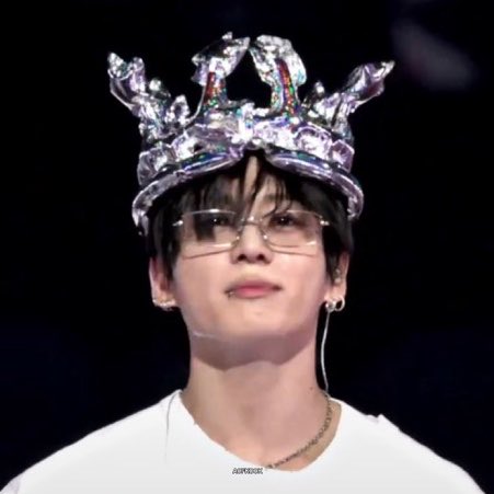 younjungllit's tweet photo. and the princess diana agenda continues https://t.co/qRhorIRRrb