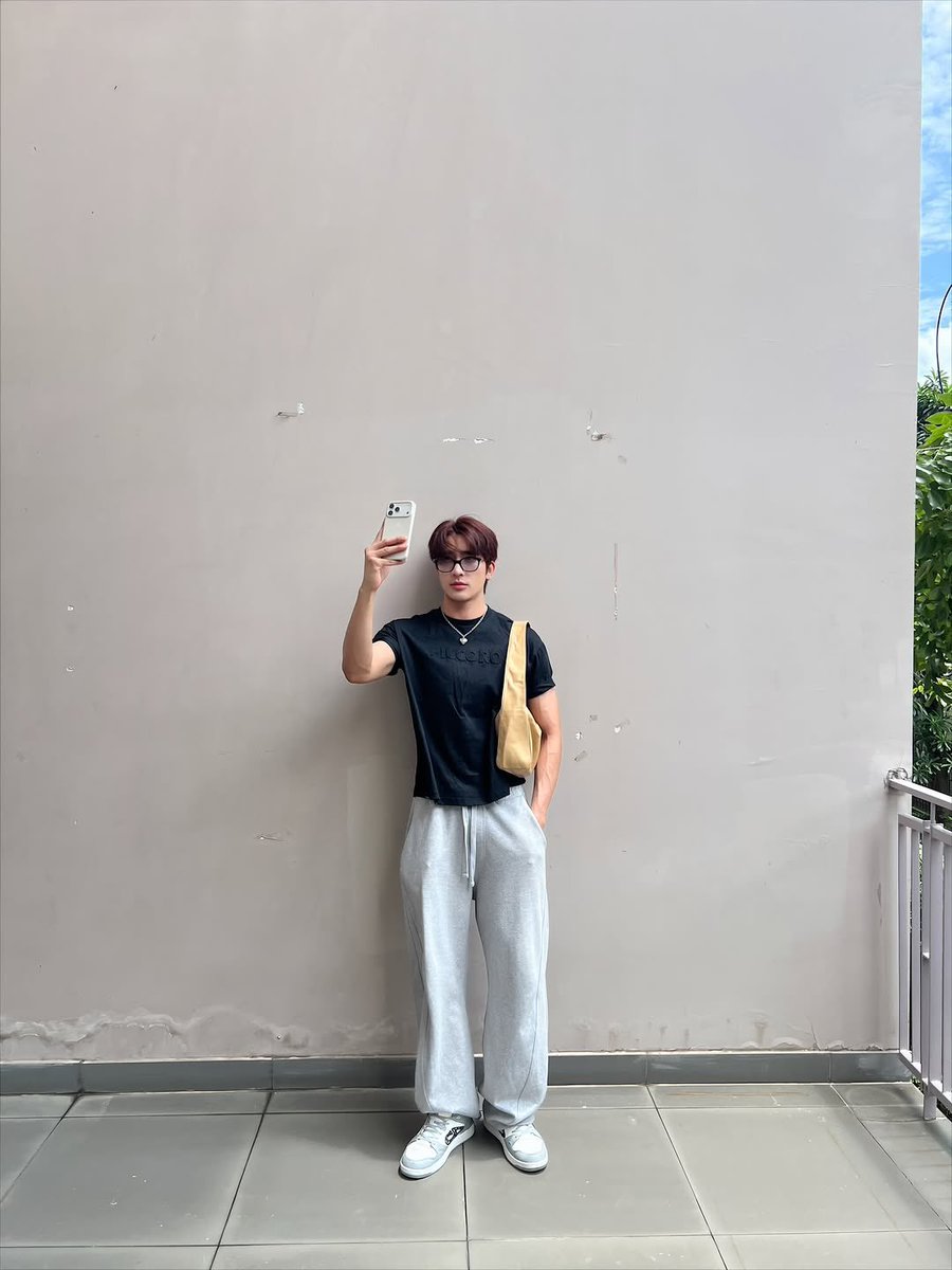 EarthOfficialFC's tweet photo. หล่อเกินไปมาก!!! 😎

IG : theearthe 

Earth Pirapat 
@Earth_Pirapat #EarthPirapat #ชาวโลก https://t.co/ouNlVQrEm7