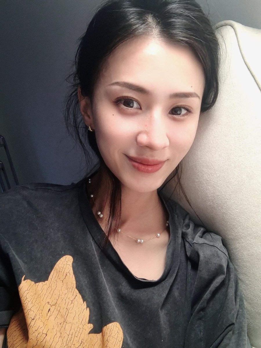 MarryBuergel's tweet photo. 刚玩X第几天。刷了一圈感觉机器人有点多，真人好像不太好找？    

有刚刚翻墙出来的吗？点个赞交个朋友 https://t.co/lxbxQZkFCv