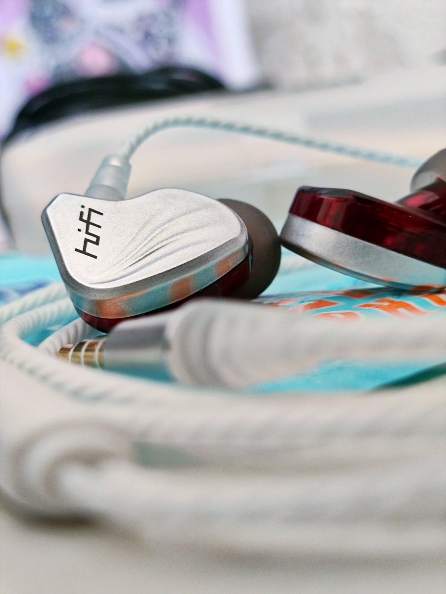 FawcroLine's tweet photo. BRIEF REVIEW S2000

Now this is actual punchy bass, not just fake claims. Even though the sub-bass is huge, it's not terribly muddy. Really enjoyable for listening to EDM or punchy beat tracks.

#earphone #audiophile https://t.co/GJLPS0LFYl