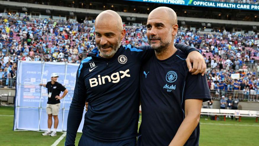 LFC_Hardline's tweet photo. Manchester City adalah rumah sakit swasta terbaik di Inggris.

Selama 10 tahun, mereka punya Guru Besar bernama Pep Guardiola. Semua alat yang dia minta dibeli. Semua dokter spesialis terbaik didatangkan.

Saking hebatnya, Pep dipercaya bisa menghidupkan orang mati.

Fabian Delph. John Stones. Manuel Akanji seharga £15 juta, pulangnya bawa treble.

Pep juga rajin mendidik koas. Begitu Guru Besarnya pensiun, rumah sakit menunjuk koas yang resep, tulisan tangan, dan tampangnya paling mirip: Enzo Maresca.

Masalahnya dokter2 senior ikut pergi. Rodri, Bernardo, Stones, Aké....

Direksi akhirnya ngasih £458 juta buat membeli peralatan sekaligus tenaga medis baru. £327 juta dihabiskan cuma buat tiga dokter bagian otak: Elliot Anderson, Bouaddi dan Enzo Fernández.

Iliman Ndiaye juga. Entah buat apa.

City sedang menguji apakah ilmu Pep benar2 bisa diwariskan, atau rumah sakit ini selama ini hebat hanya karena Guru Besarnya.

Kalau Maresca berhasil, dia memang dokter spesialis. Kalau gagal, memakai jas putih yang sama ga otomatis bikin lo jadi Pep.

Lagian jas putih di rumah sakit City terkenal terkutuk.

Konon setiap tengah malam sebelum operasi besar, hantu penunggu rumah sakit sering keluar dari ruang arsip.

Ia menyusuri lorong sambil berbisik:
“Seratus lima belas... seratus lima belas...”

Ngeri.
