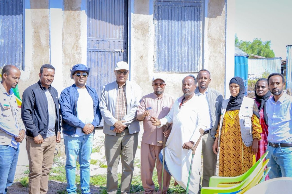 RRSEthiopia's tweet photo. Kebribeyah Refugee Center under RRS' Jigjiga Branch Office handed over a new residential unit built through summer voluntary initiative to a refugee family with disability. Such charitable works play positive role in inspiring others &amp; fostering the culture of mutual assistance. https://t.co/xCkR2IAjUD