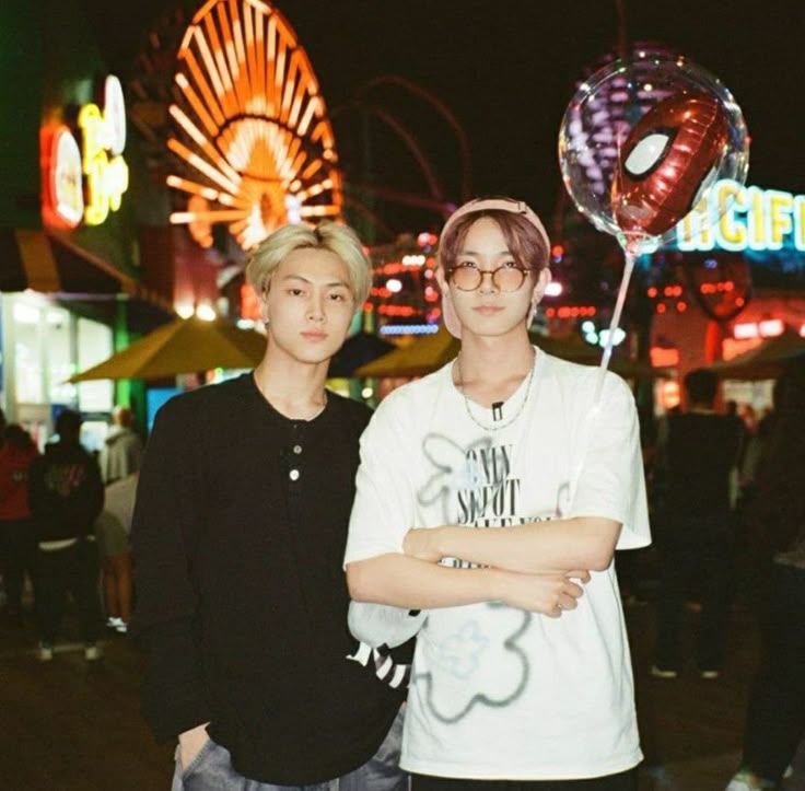 Mintchocofusun's tweet photo. 두 사람의 인연은 영원해 10 years of memories since trainee days. They are ride or die. HYBE separated them because of corporate greed. Stop the overwork. We refuse to buy anything. #BlueMoon_with_HEESEUNG_JAY #BoycottHYBE_ProtectSevEN https://t.co/TMdLUwZEGv