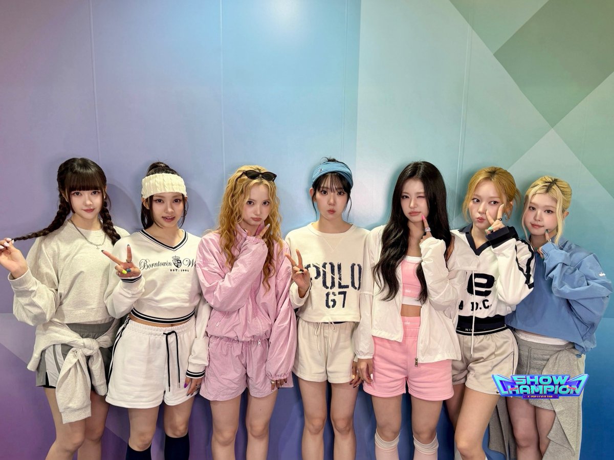 showchampion1's tweet photo. #OURBIRTHDAY 좋아하는 애들 특징 ✅

#SQUEEZY 무대 보고 있으면서 👀
#SQUEEZY 얘기함 🗣️

#OURBIRTHDAY 보면서 👀
#OURBIRTHDAY 얘기하고 🗣️

#쇼챔피언 보면서
#OURBIRTHDAY 언제 나올지 설레함 💕 https://t.co/W2eC0FLHZo