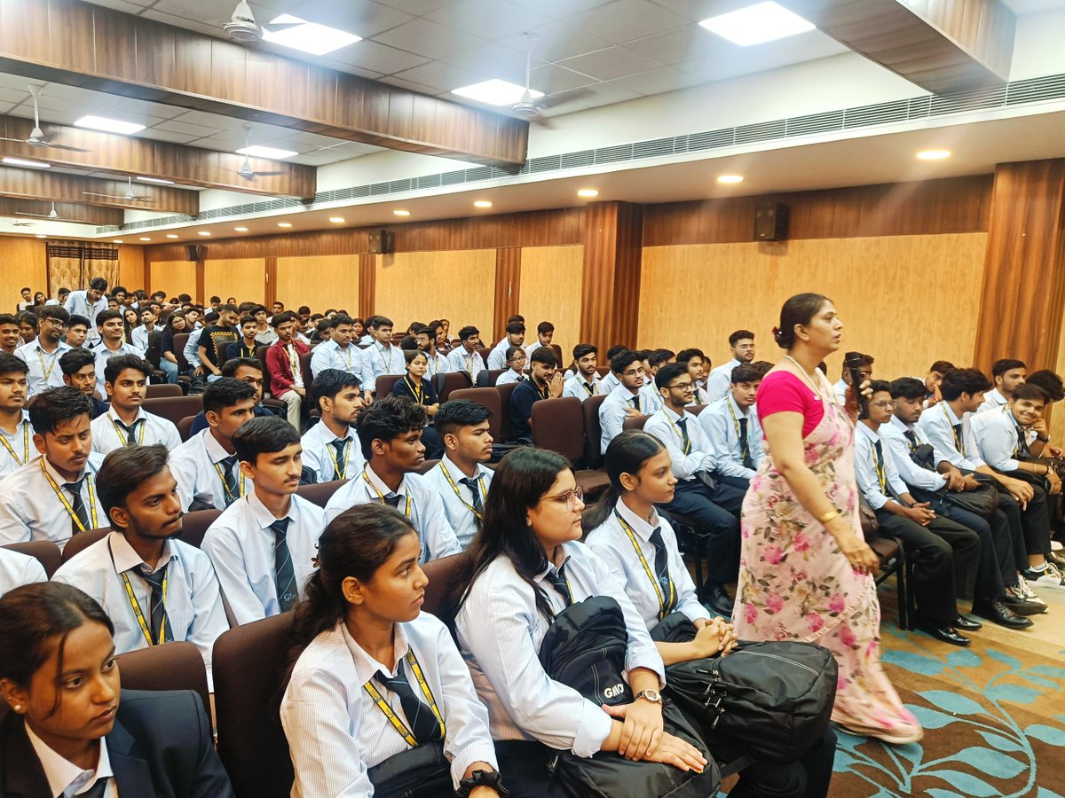 GNIOTCollege's tweet photo. GIPS hosted an insightful Expert Session with Dr. Shweta Sharma, ICFAI Business School, focusing on AI, Data Analytics, digital skills, industry trends and career opportunities, helping students build a future ready mindset.
#GIPS #ExpertSession #DataAnalytics https://t.co/vhtUHQpzVl