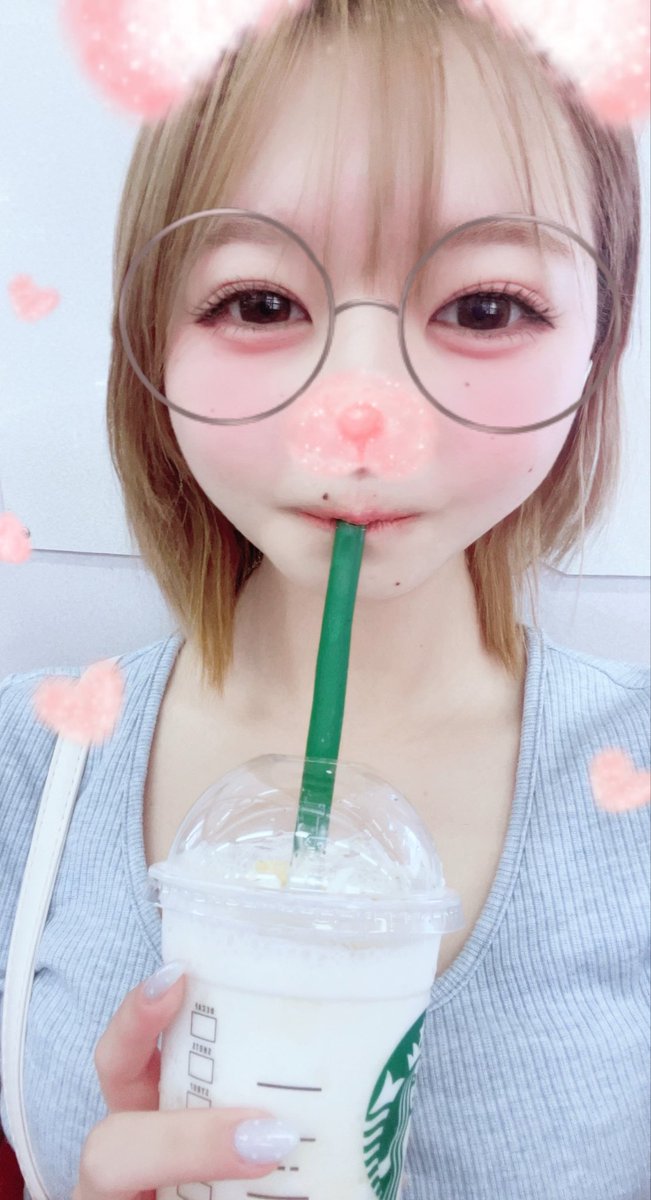 vqhxs's tweet photo. 秋はお芋の時期でうれしい(  ˋ͈ ˙̫ ˊ͈ )🍠🍪
スタバの新作フラペチーノ飲んだー！♡
 #アイドル志望  #アイドルになりたい https://t.co/SecajlEO50