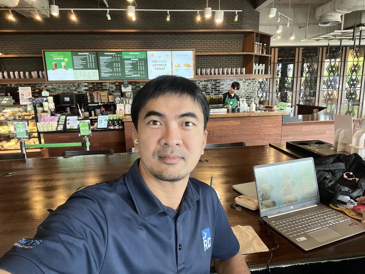 surasit_ton's tweet photo. #WFH วันครบรอบ 111 หน่วยงาน 👨🏻💻
#starbucks #thestreetratchada 🥤🧜🏻♀️⭐️ #surasit_ton 2•9•2026 ✌️ https://t.co/lUWFfSNG2s