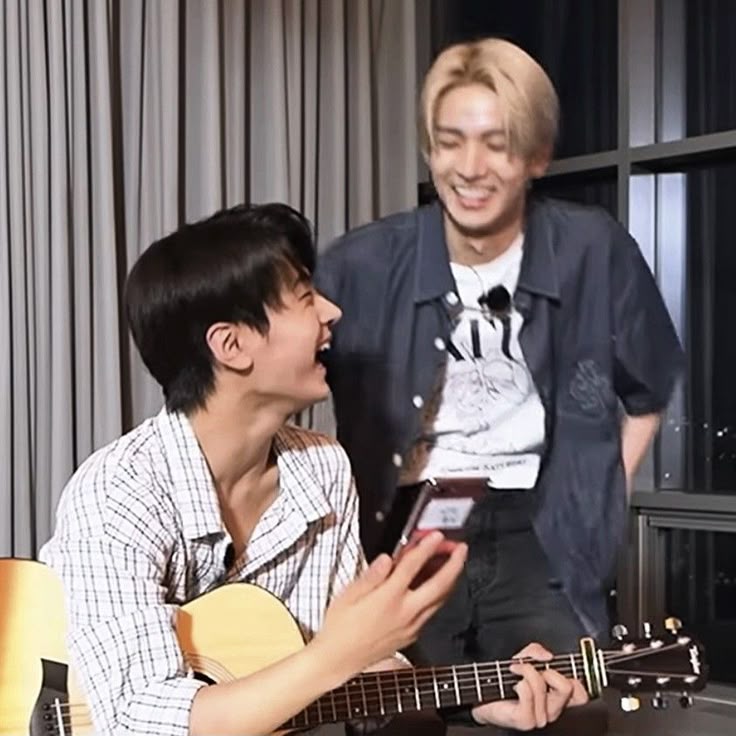 Mintchocofusun's tweet photo. 두 사람의 인연은 영원해 From trainees to legends, 10 years of brotherhood. Jay and Heeseung are ride or die. HYBE separated them and keeps overworking them. We are stopping the funds. #BlueMoon_with_HEESEUNG_JAY #BoycottHYBE_ProtectSevEN https://t.co/IwU1xcKqVZ
