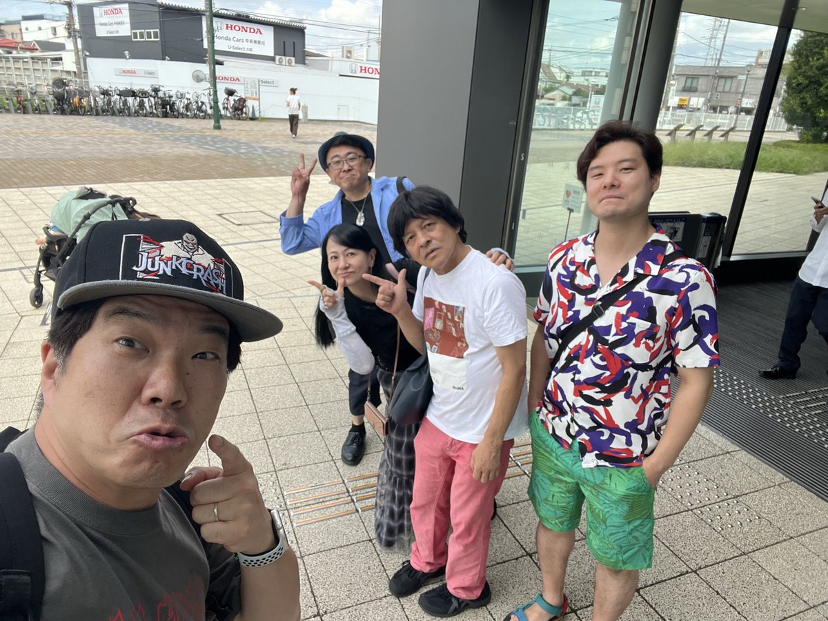 1pintandoku's tweet photo. #FMやまと（77.7MHz）」
#スマイル
スタジオ前に来てくれた方！ありがとー！
サクサカー！ありがとー！㊗️
差し入れもありがとーみぃみぃ！🤭㊗️
ひろみさん！ありがと！また、番組お邪魔しますよぉー。
#わたなべひろみ
#カンカン https://t.co/yhQOnnshXf