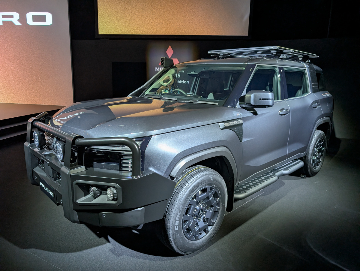 bestcarmagazine's tweet photo. 新型パジェロ、タイで10月発売、日本と豪州で12月発売、それで今年度世界1万台販売計画とのこと。超強気!! そしてラリーアート仕様登場、かっこいいです!! 

新型パジェロ本日初披露、10月29日正式発表、12月17日発売!! 今年度内グローバルで1万台生産＆販売と超強気!!!!
https://t.co/F4pNxD4EBe https://t.co/KRQ7cX54mK
