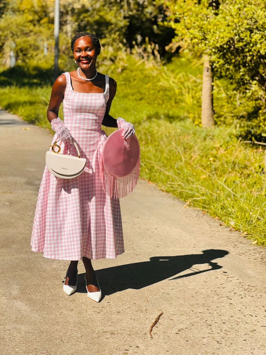Elisabeth1186's tweet photo. And who said being far away from home stops me from honoring my Prophet,well all the way from France🇫🇷 I Honor #ProphetElvisMbonye,everything that I am,everything that I have become I accord it to him and his God....Thank you Prophet for labouring in the word and teaching me and so many out their how to love God.i join the tribes and nation. In worship and praise to our God.I love you Prophet 🩷🩷