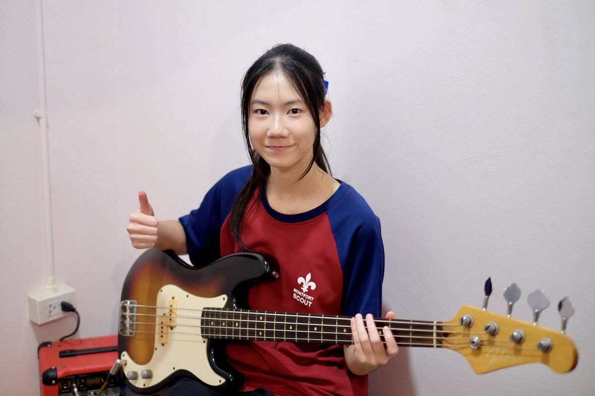 mils_music's tweet photo. 🥁🎻 น้องมายด์มิ้ม ศิษย์สาวน้อยน่ารัก ฟิตหนักกับเพลงที่ต้องไปแข่งครับ 🎸🎤
🎷 https://t.co/4giyA76R8k
🎸 IG https://t.co/1NXt4vQaYm
🎵FB : https://t.co/R8Nu07mqUD
#สอนดนตรีเชียงใหม่ #สอนเบสเชียงใหม่ #เรียนดนตรีเชียงใหม่ #เรียนเบสเชียงใหม่ #milsmusic 🎸🎤 https://t.co/6gpkgauJ0D