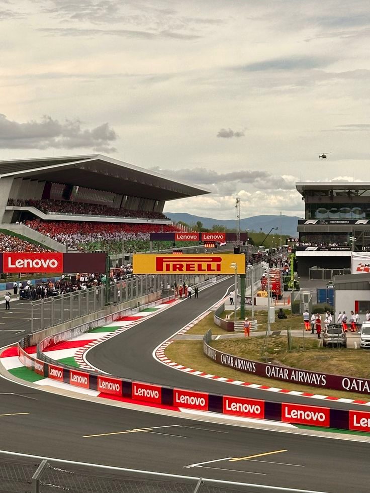 CherrieRonr6's tweet photo. Race weekend is here. The Hungarian Grand Prix awaits. https://t.co/Ew3lhW4xXv