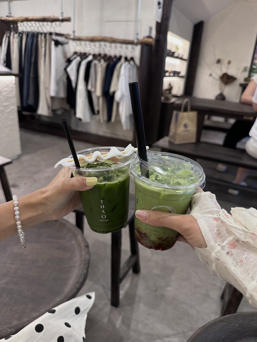 ispraews's tweet photo. thao matcha รีวิวเต็มๆคับ เป็นคาเฟ่ในคอมมูนี้  ชอบสุดคือไอติมมัทฉะ อร่อยมั่ก ชอบถั่วแดงอะ ไม่รู้เค้าเคลือบด้วยอะไร พอเคี้ยวแล้วมันหนึบๆ ข้างในเป็นถั่วแดง แปลกดีชอบมาก ร้านมู้ดดีน่ารัก🍵 https://t.co/DFQQzJyqVd