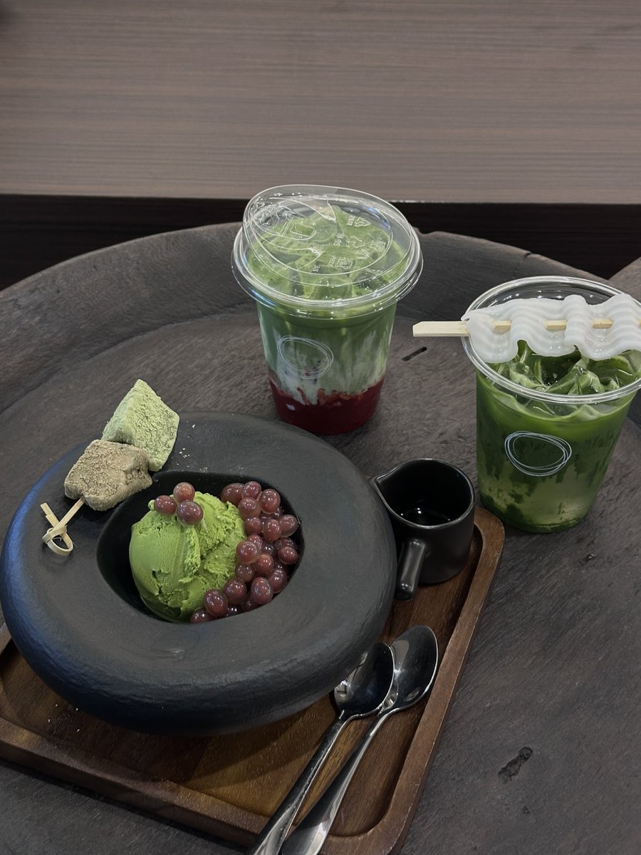 ispraews's tweet photo. thao matcha รีวิวเต็มๆคับ เป็นคาเฟ่ในคอมมูนี้  ชอบสุดคือไอติมมัทฉะ อร่อยมั่ก ชอบถั่วแดงอะ ไม่รู้เค้าเคลือบด้วยอะไร พอเคี้ยวแล้วมันหนึบๆ ข้างในเป็นถั่วแดง แปลกดีชอบมาก ร้านมู้ดดีน่ารัก🍵 https://t.co/DFQQzJyqVd