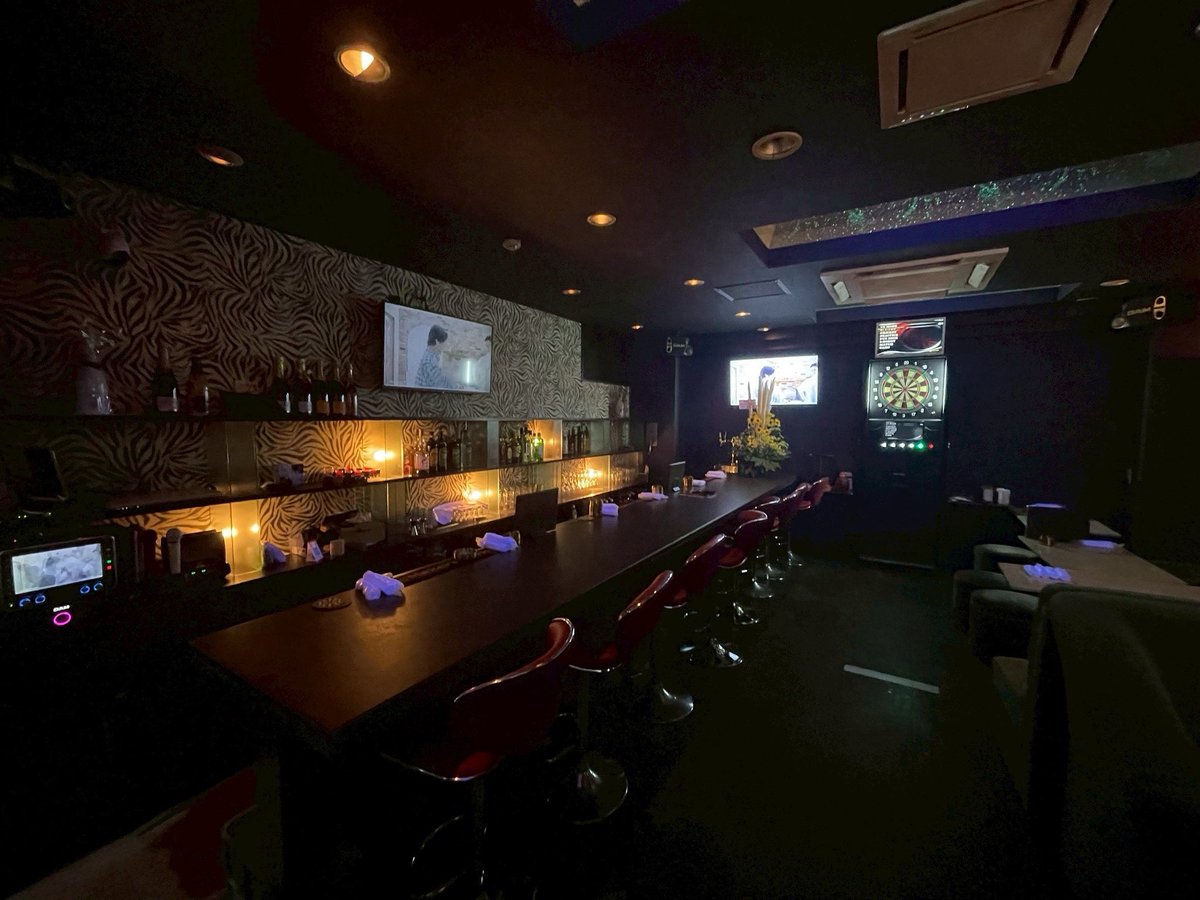 bar_bullsip_96's tweet photo. 本日22時~OPEN🎯
牛タン×ダーツ×お酒♡
はじめましての方も大歓迎です✨
お待ちしてます✨
#すすきの #ダーツバー #BULLSIP #牛タン #ダーツ #明朗会計 #BAR #新規店 #すすきのBAR #五條ビルDEUX #ぶるしっぷ
#PrettyLOCA https://t.co/c0wLD6OGEI