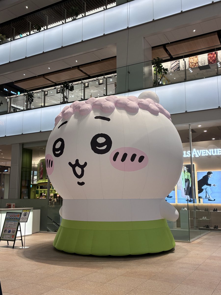 ronron88ronron's tweet photo. でか！
#JR東海巨大ちいかわキャンペーン https://t.co/3ZmDvTj18y