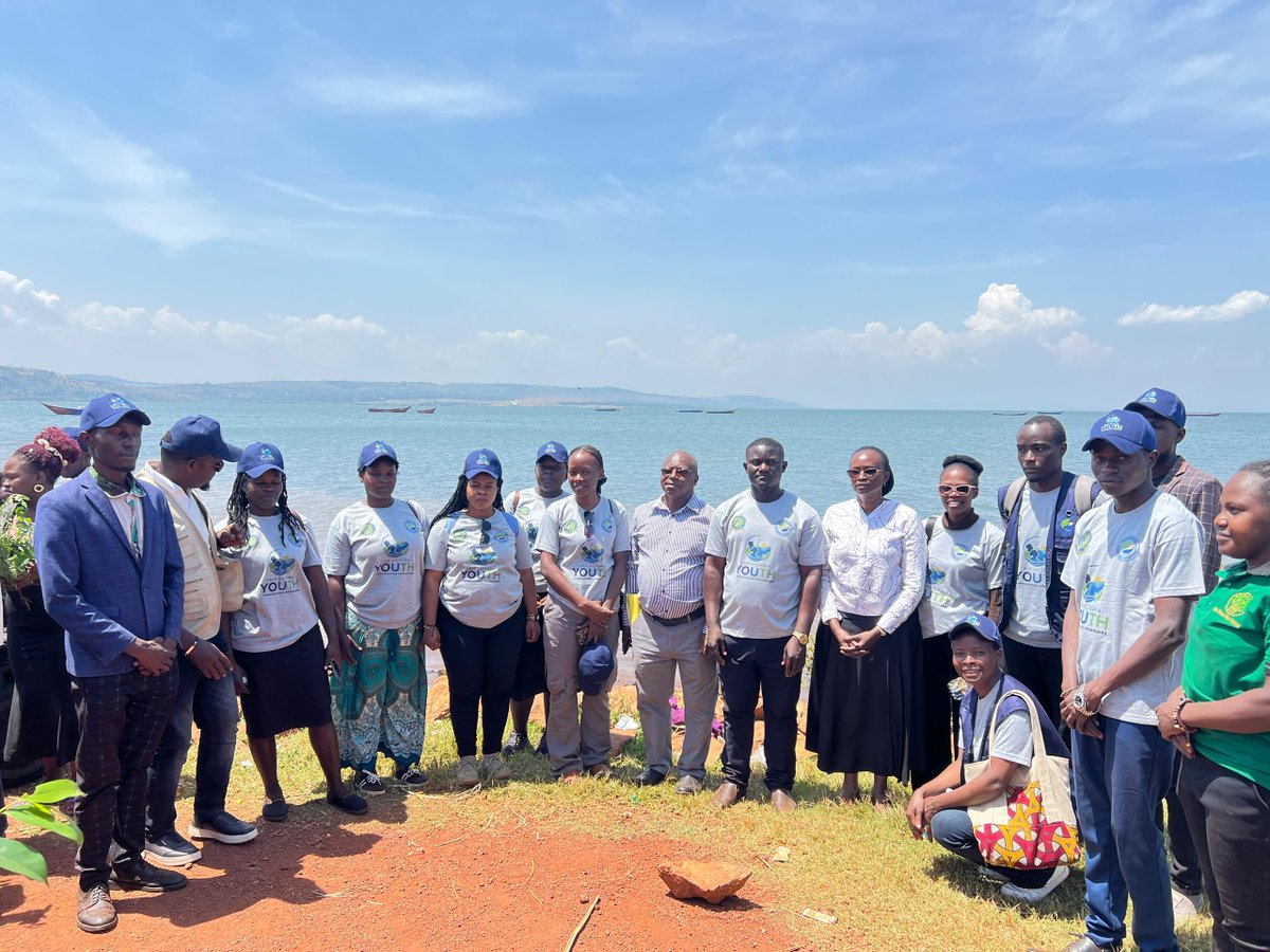 FishInitiatives's tweet photo. Lake Victoria Youth Ambassadors for healthy, resilient and sustainably managed L.Victoria Basin where young people are empowered &amp; actively leading conservation, climate action, sustainable livelihoods &amp; environmental governance.
#SaveLakeVictoria
#YouthInAction
#ClimateAction https://t.co/liJOb0IM56