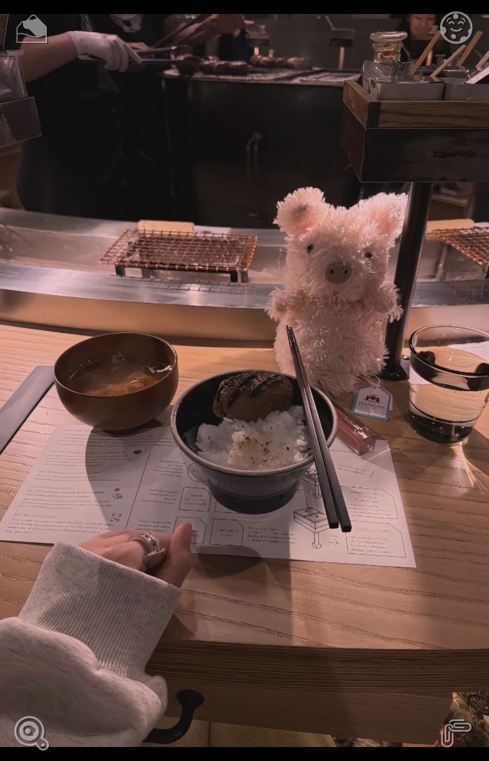 cup_bo's tweet photo. 🦠Gather raspberries Raspberries, cleanedLuna observed their antics, her tail swishing in contentment, aware that her young ones were sturdy and inquisitive, prepared to take on the world beyond their crate. https://t.co/QjUVKKb8aX