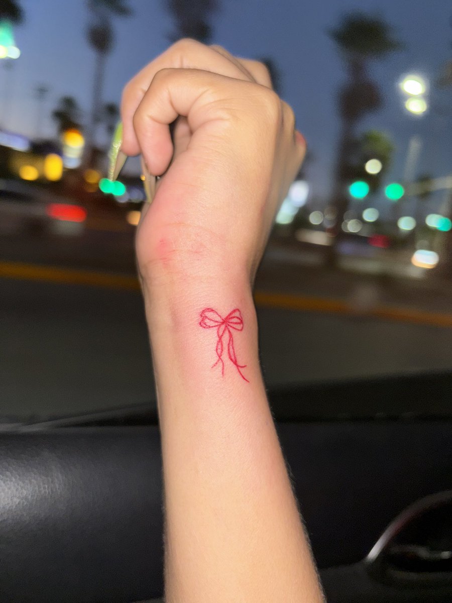 pearlelamyy's tweet photo. Así es cute 🥰 #tatto https://t.co/LTiAgRKenc