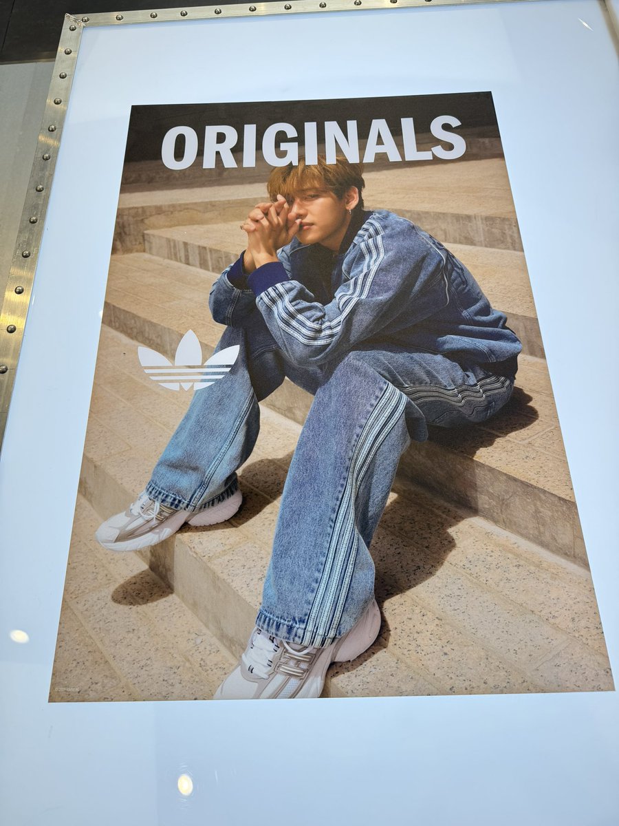 mootyBB's tweet photo. Hi krub

#BamBamxadidasOriginals
#BamBam #뱀뱀 @BamBam1A https://t.co/P81CfQ8Ko6