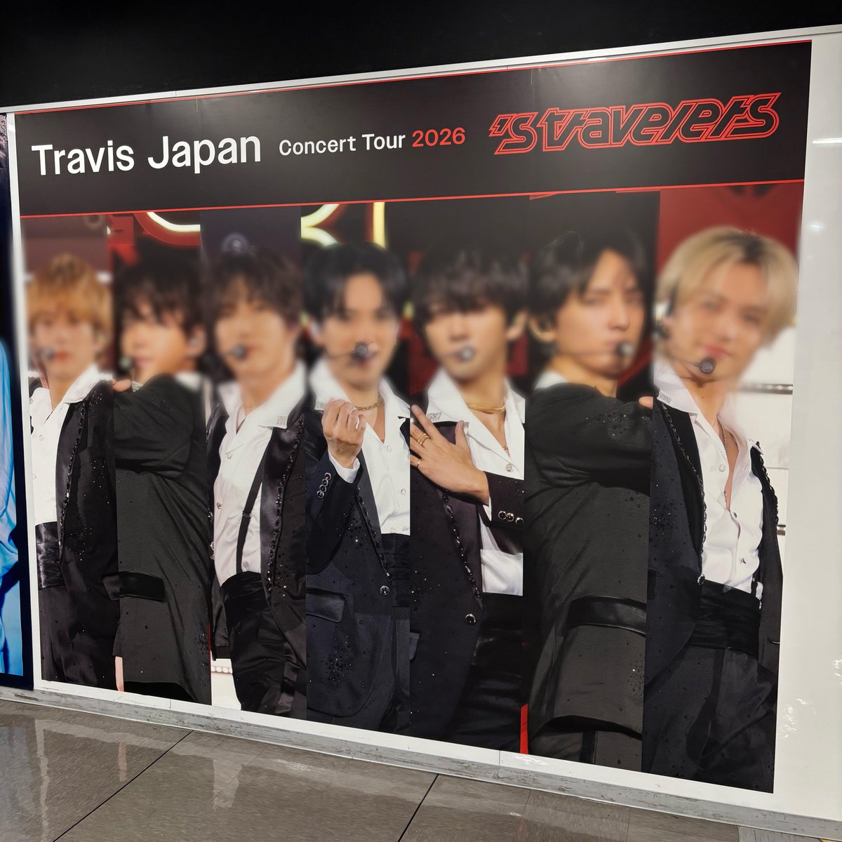 TOWER_Fukuoka's tweet photo. 【#TravisJapan】

ライブBlu-ray&amp;DVD
『Travis Japan 
　　Concert Tour 2026 's travelers』
　　　🍓大好評発売中🚀

全8カ所30公演のアリーナツアー
横浜アリーナ公演の模様と
各形態異なる特典映像を収録🎥
🔗https://t.co/x4jA7GRi3Z

壁面フォトスポットも登場中!!🐯
#stravelers #トラジャ https://t.co/PAH2RTFdcj