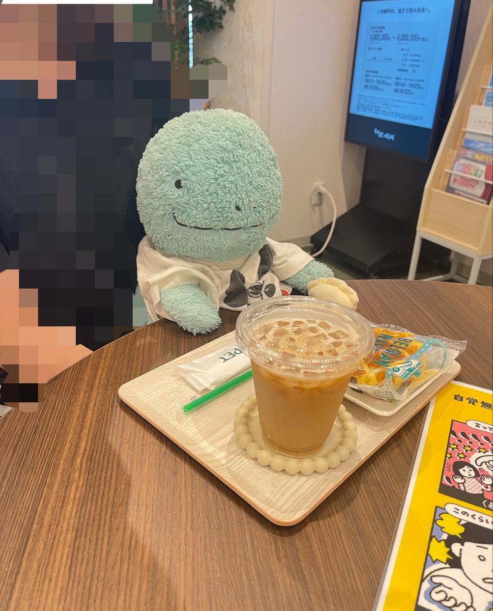 arisan_rem's tweet photo. 帰り途中、まさかの車のエンジンが故障しただぬぅ( 'ω')💦
ディーラー待合室のおもてなしが豪華で嬉しいぬぉ〜(˙𐃷˙)✨️

急な事だったので、車内の荷物全部ドンキ袋にぶち込んで、ぬぅたん持って、ちんどん屋なのだ(＾ω＾) https://t.co/dmK4fuJrpR