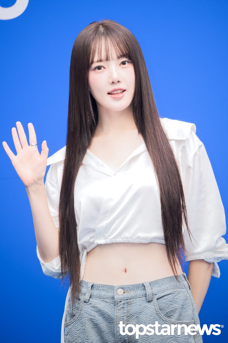 TSN_PHOTO's tweet photo. [HD포토] 예린, ‘하영이랑 만날 예정’ (2027 S/S 서울패션위크) #서울패션위크 #포토월 #프리뷰 #예린 #YERIN #여자친구 #GFRIEND https://t.co/BZkWnfV94S <- Original Photo https://t.co/oFtLffO46y