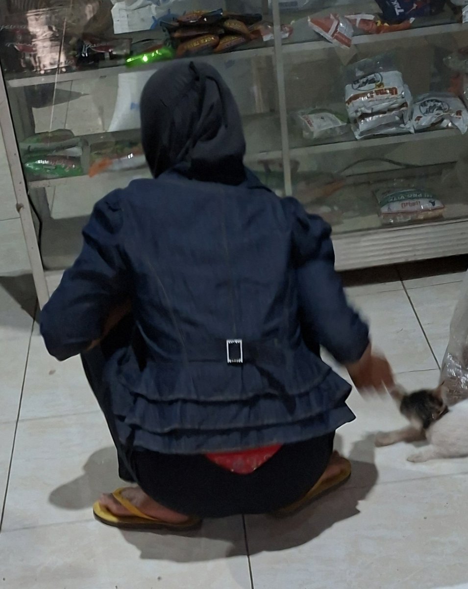 daPut29's tweet photo. Lagi antri ketemu ibu ini, pink bgt bjirrr https://t.co/Isxogd4bBp