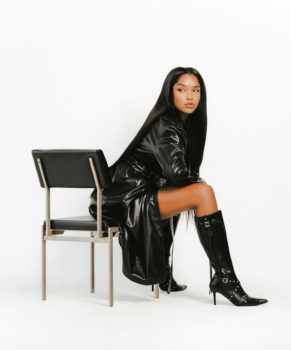 jaslenewhiter's tweet photo. Power isn’t loud, it’s dressed in black.
.
.
.
Calista Faux Leather Trench - Black https://t.co/zdu32qf7zU