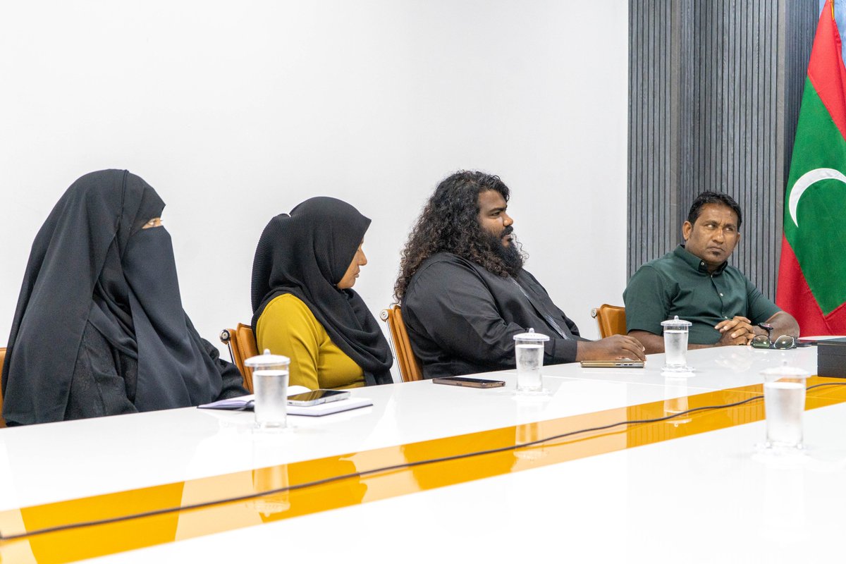 lgaMaldives's tweet photo. އދ. ދިއްދޫ ކައުންސިލަށް ދިމާވާ ދަތިތަކާއި އަދި އެހީތެރިކަން ބޭނުންވާ ކަންކަމާއި ގުޅޭގޮތުން ކައުންސިލްގެ އެދިލެއްވުމަށް ބޭއްވުނު ބައްދަލުވުން.

#LaamarukazeeRaajje
#laamarukazukurun
#baaruverirayyitheh https://t.co/Dotjmpgb0q