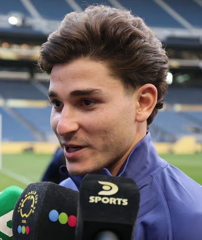 FullTime90X's tweet photo. 🚨🇦🇷 𝗝𝗨𝗟𝗜Á𝗡 𝗔́𝗟𝗩𝗔𝗥𝗘𝗭:

🗣️ “I am only physically at Atlético Madrid. Mentally, I am already in Barcelona. 🔵🔴

🗣️ “In the January transfer window, I will make the move to Barcelona a reality.” ❤️🔵🔴 https://t.co/4ZhTUfCxfc