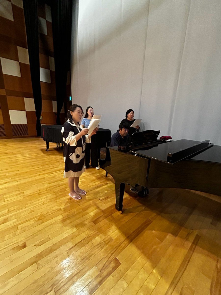 F_Hellenes's tweet photo. ギリシア演劇研究会
朗読・歌ワークショップ
第１回目はとても実力のある女優さんたちにご参加いただくことができました✨

おふたりともいずれぜひともギリシア悲劇上演にご出演いただきたいと思うほどに素敵な朗読と歌声を披露してくださいました🎶

ご参加誠にありがとうございました💐✨ https://t.co/eDADawNcuh