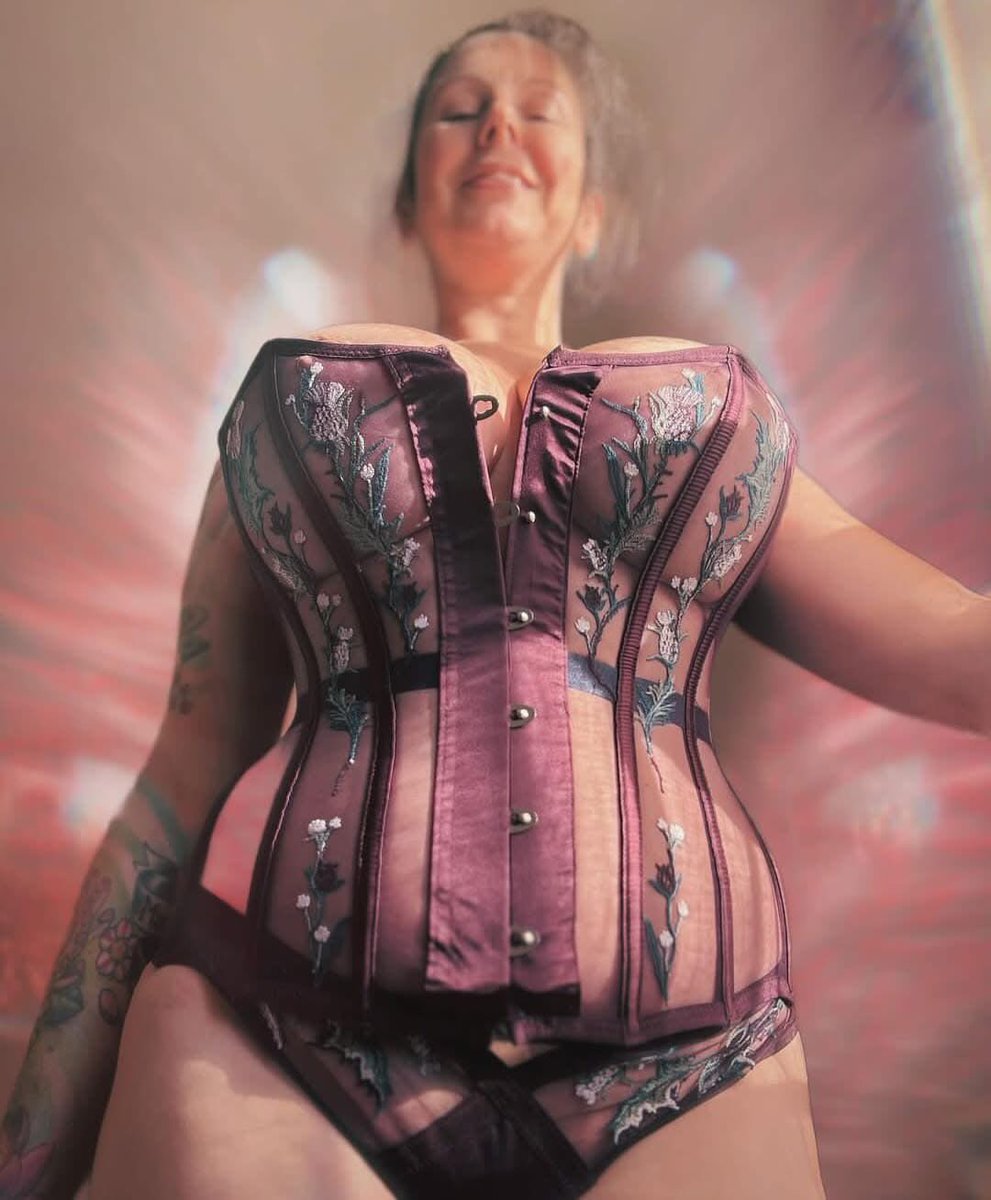 phcbackup's tweet photo. Kneel before your Goddess 💜💜- feeling silly https://t.co/OCfyfLr6h1