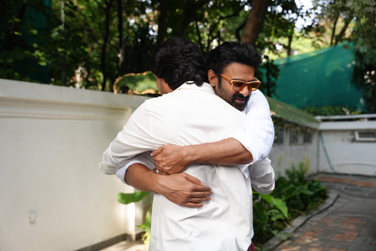 VangaPictures's tweet photo. REBELLING moments. HIGHLY #SPIRIT-ED 🔥

#Romanchakam Special Premieres Across AP &amp; TS Tonight ♥️

#Prabhas #SumanthPrabhas https://t.co/F8ebtGwxq5