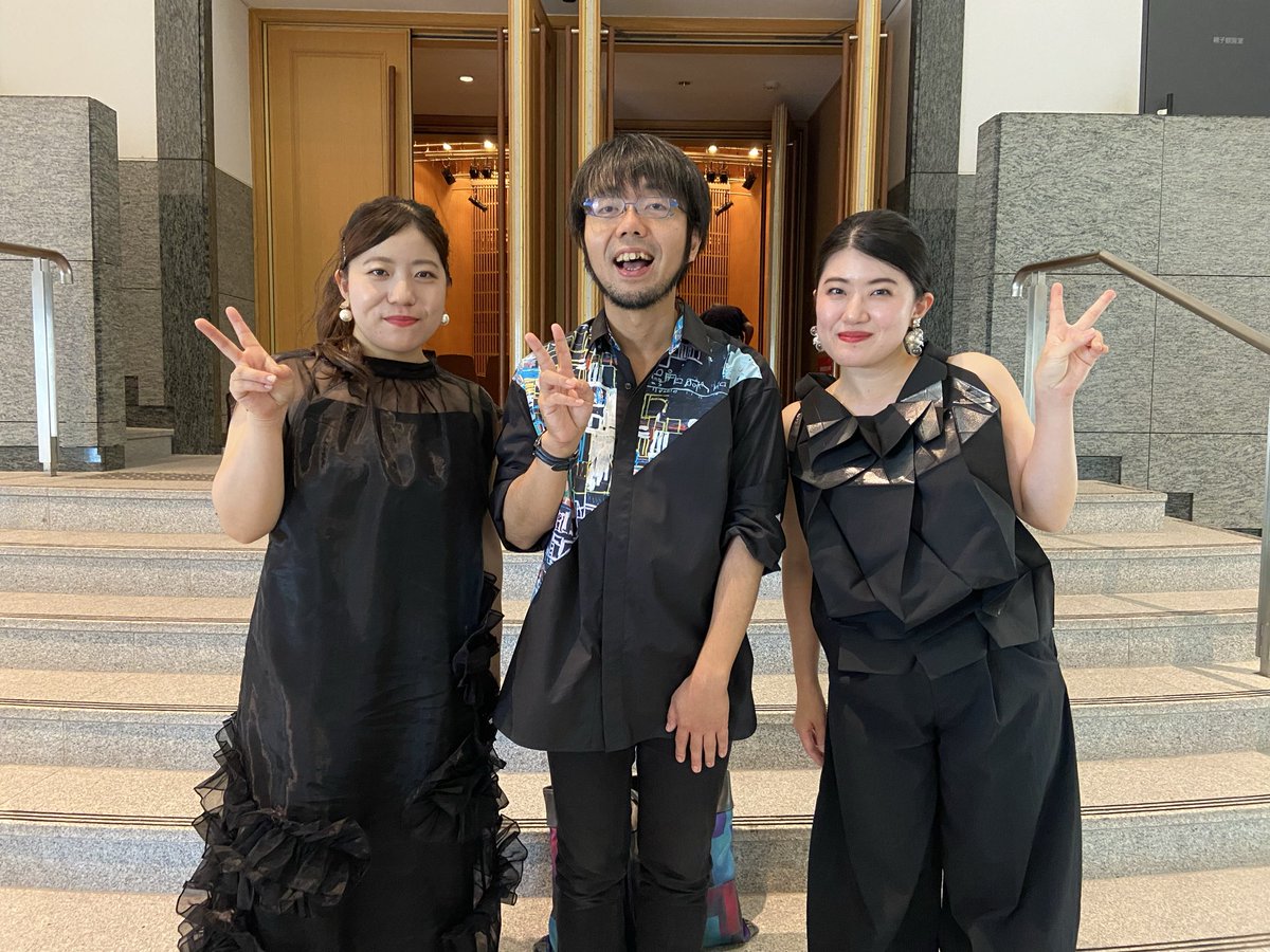 vibmarimpercomp's tweet photo. マリンバ姉妹松本真弥さん、麻里さん"AMODA"のために作曲を手がけた《空の架け橋 -連弾マリンバのためのラプソディ-》が戸畑市民会館で初演！お二人の息の合った素晴らしい演奏に、最後の一音が遠くに響いたのち、会場からは歓声が上がり、休憩中は多くのお客様からお声がけをいただきました。 https://t.co/5x1BMLThe6