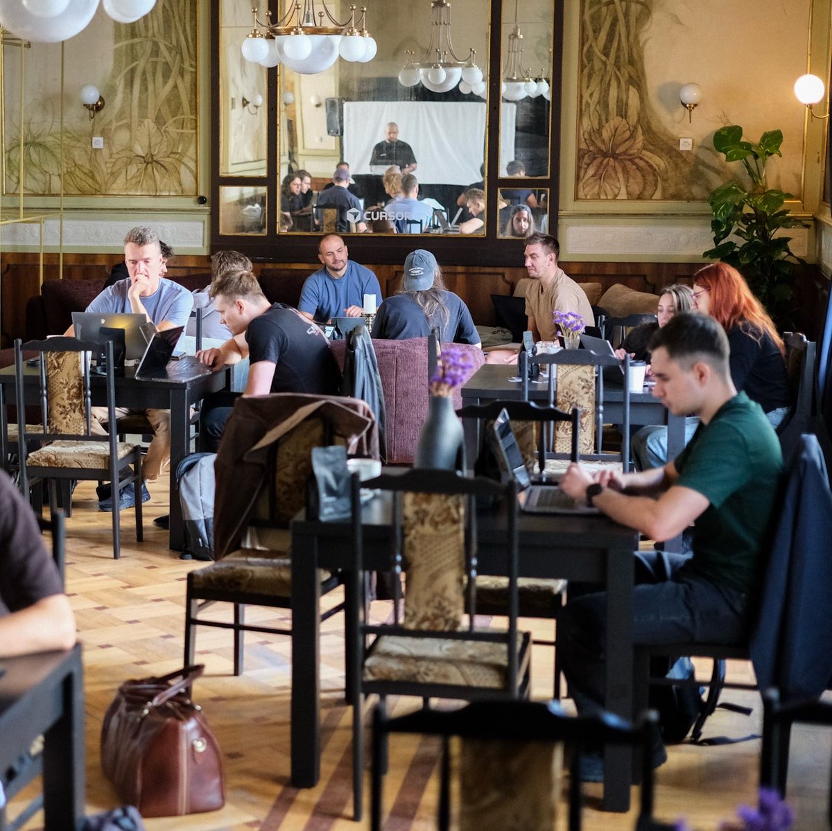 k1euu's tweet photo. Cafe Cursor Bielsko-Biała!
Co to był za event! Ponad 40 programistów, founderów, inwestorów z całej Polski przyjechało tworzyć produkty razem z @cursor_ai w towarzystwie super ludzi i pysznej kawy!
Myślę że te znajomości zostaną z każdym na długo i do zobaczenia wkrótce! https://t.co/UfKyyFR99D