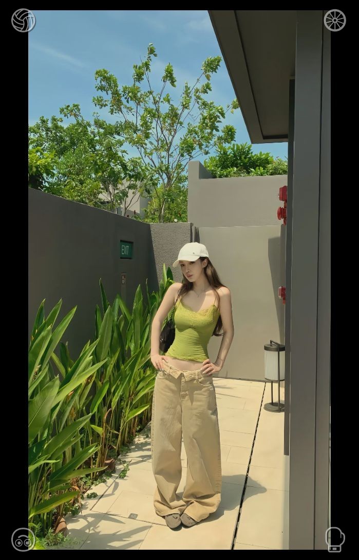 splitennz's tweet photo. 🚥Strolling through the park with my son, a light, springy sense of excitement threads through every second leading up to our weekend get-togethers, with all the pent-up yearning poised to spill over into an overwhelming flood of gentle happiness the moment we finally see each o https://t.co/f8H0MyuZt7