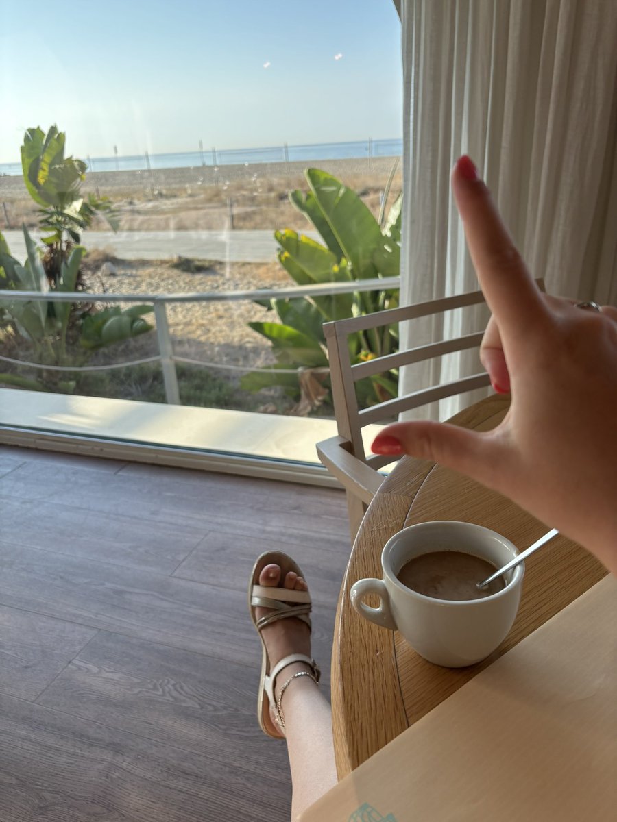 QueenLuna_12's tweet photo. Guten Morgen aus dem Urlaub ☀️
Kaffee schmeckt immer besser, wenn jemand andres bezahlt 😉 https://t.co/Wg5dXN26Ck