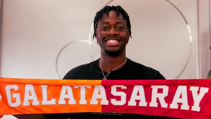 punto360tr's tweet photo. Galatasaray'ın transfer görüşmelerine başladığı Fransız futbolcu El Chadaille Bitshiabu, İstanbul'a geldi. https://t.co/0dLemERc9u