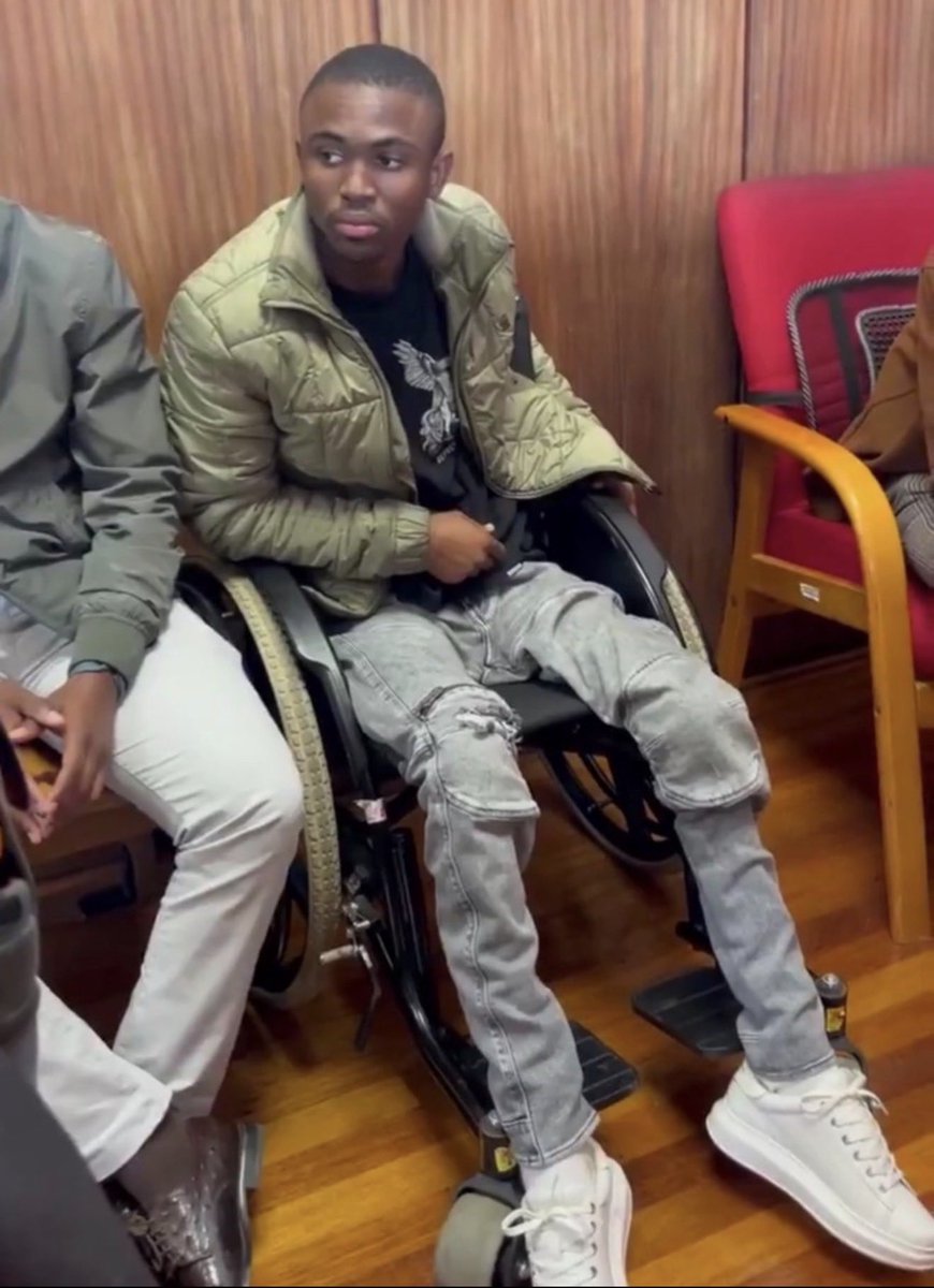 Ndlombango's tweet photo. He says that Zolani Tete shot and paralysed him. The grapevine says that he was a drug dealer for the Nigerians. The shot him after he ate their drugs money. Hhai kuningi ngalo mfo. https://t.co/WGZL8l9MUF