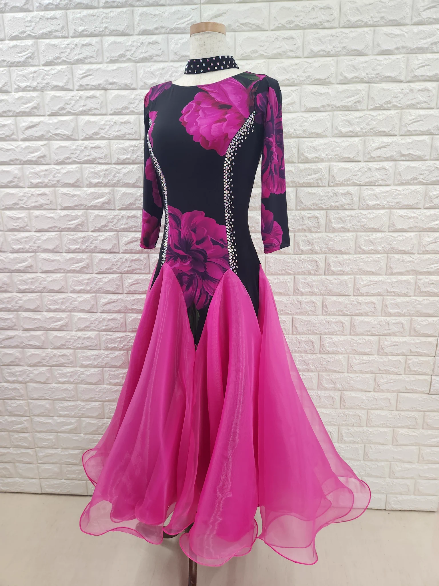社交ダンスドレス・衣装専門店👗|白樺ドレス|販売・レンタル・オーダー