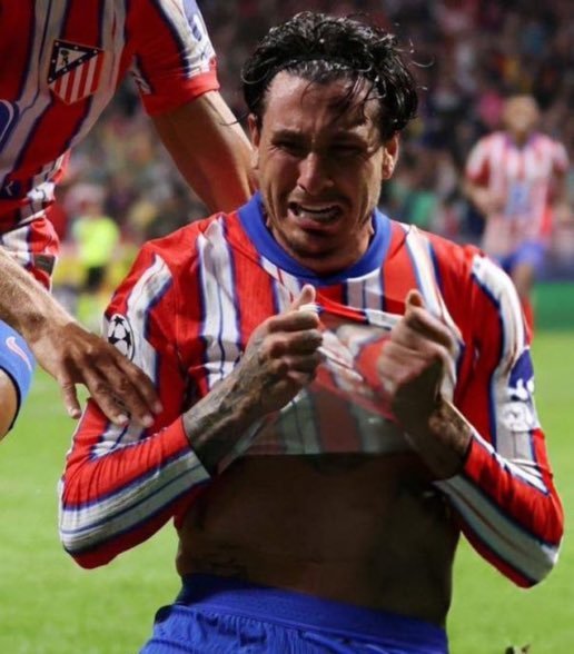 Natxo1903's tweet photo. Puede que ya no juegue en el Atleti,.pero nunca se irá del Atleti... Comandante, uno de noi. https://t.co/50HB2HG8vT