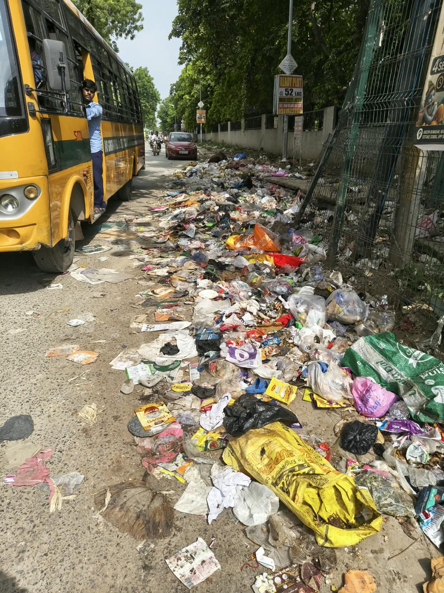 MihikaShahh's tweet photo. Image 1: #Sector 23A market
Image 2,3 and 4: Condition of Sector 23A residential lanes

One of the sectors in #Gurugram grappling with a major #sanitation crisis

Photos by Sector 23A resident

@MunCorpGurugram @DC_Gurugram @cmohry @NayabSainiBJP @HTGurgaon https://t.co/1tcMwqzfGj