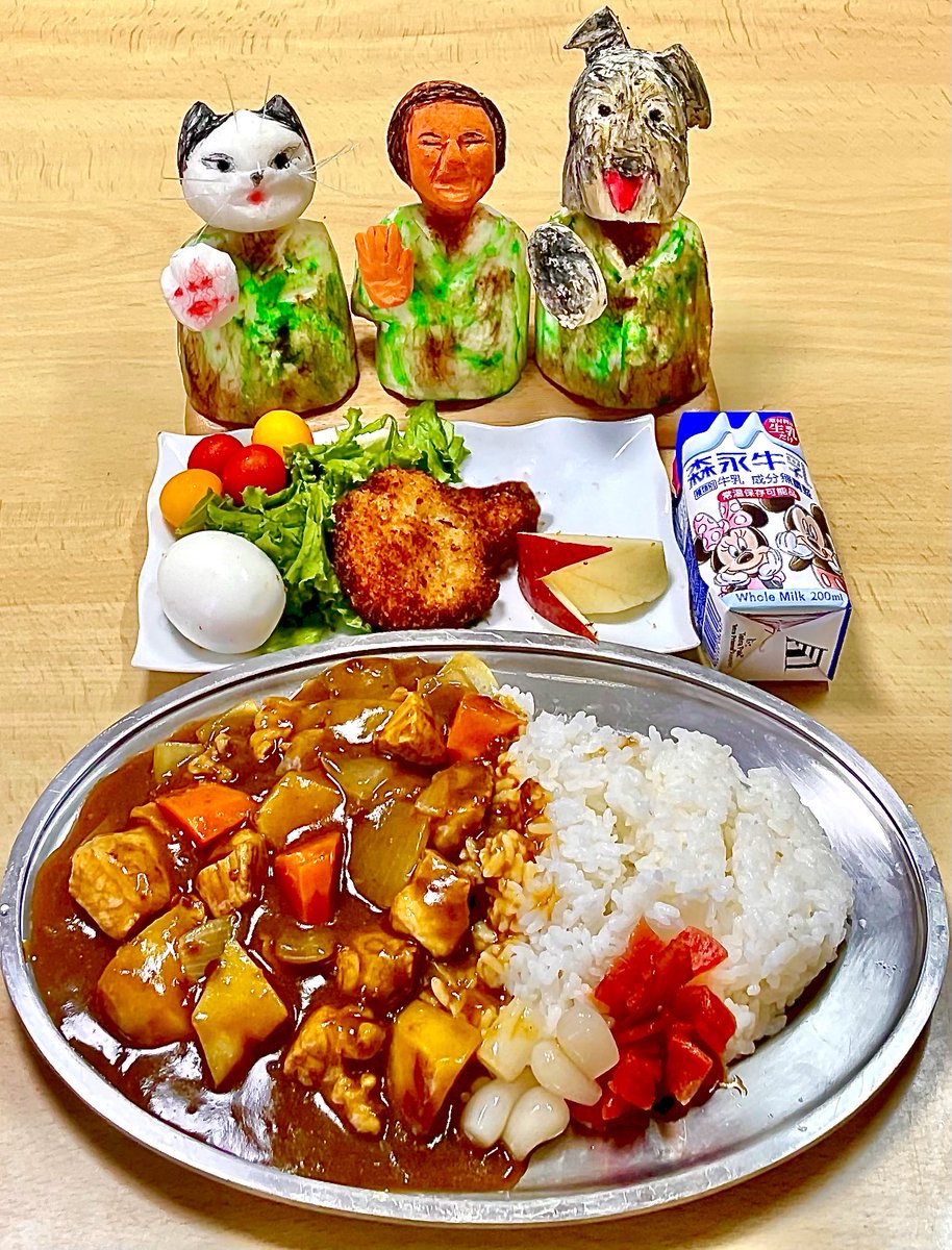 cookumetaku's tweet photo. はいーい❗️
今日はやす子さんの誕生日🎉🎂
自衛隊メシ
カレー、サメのフライなど
#カレー #やす子 https://t.co/Cg8Fzr46w3